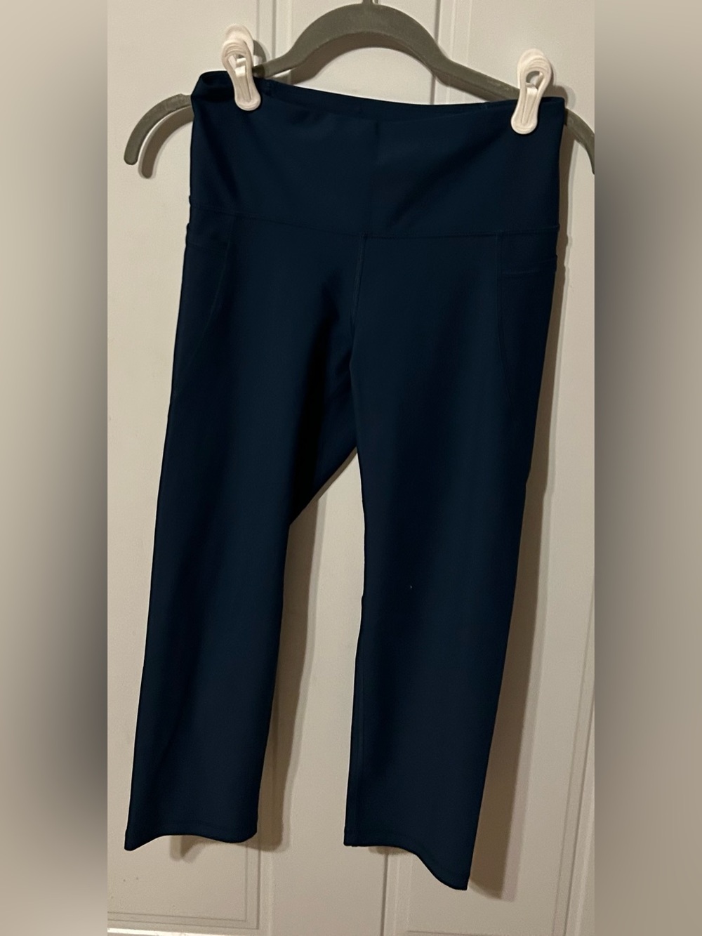Woman’s Old Navy leggings, color Navy Size M